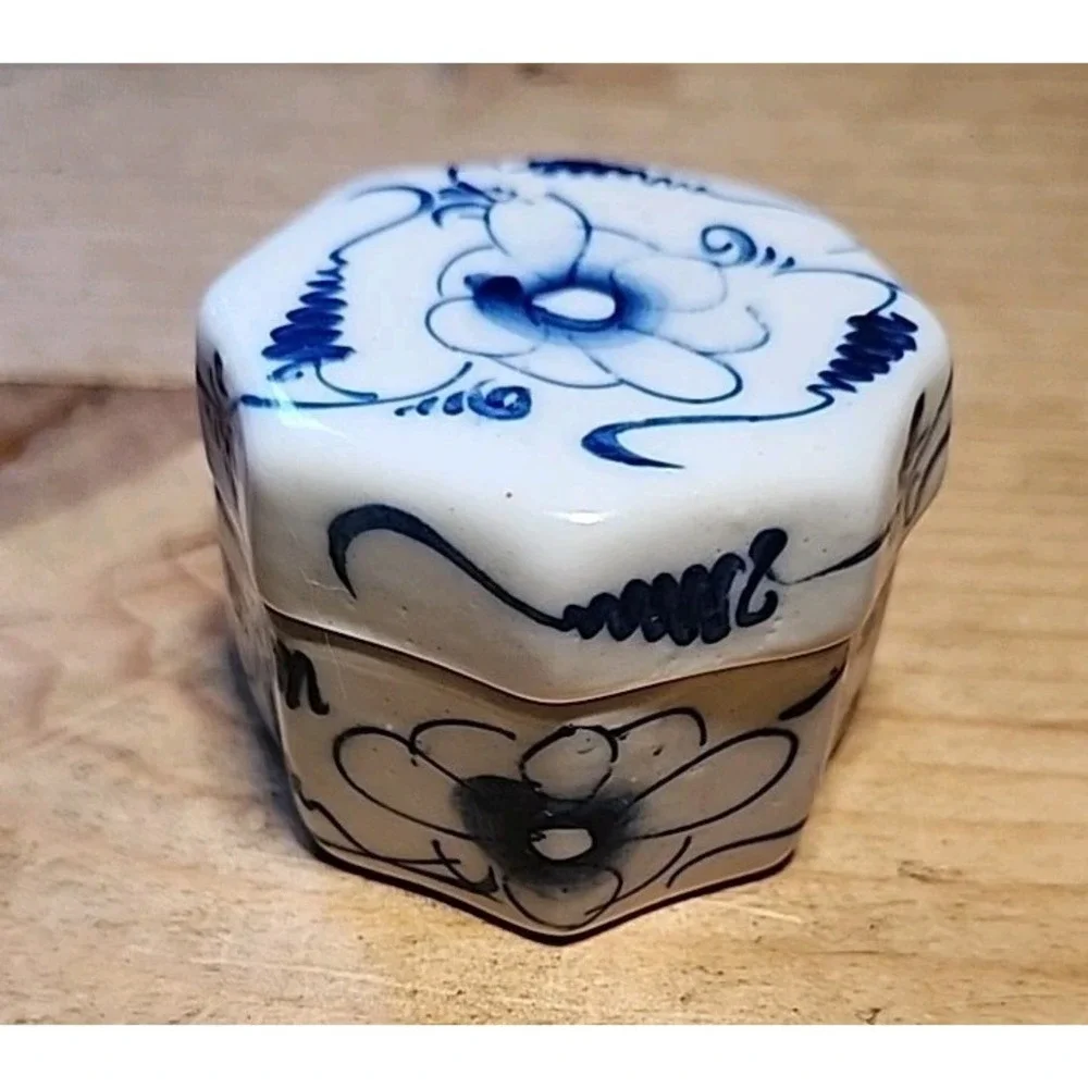 Small Glazed Blue and White Floral Octagonal Trinket Box with Lid